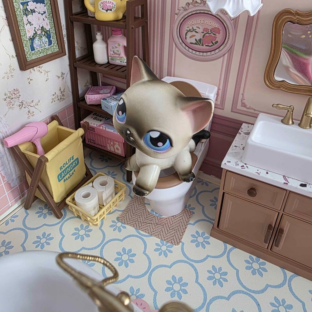 RoLife Bathroom Set Perfect for LPS and dolls - Picture 4 of 5